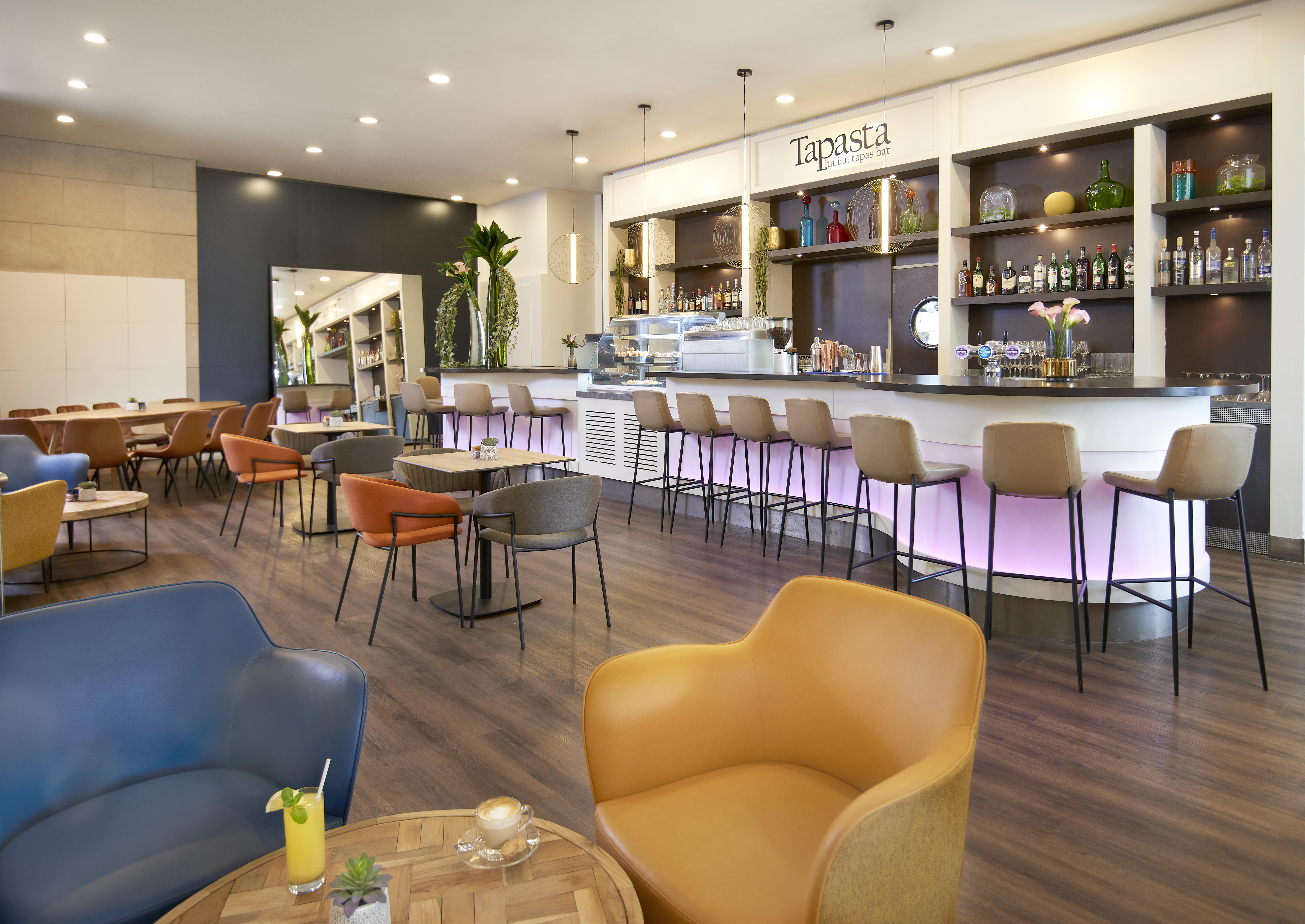Leonardo City Tower Hotel Tel Aviv Giv'atayim Екстериор снимка Tapas at the airport