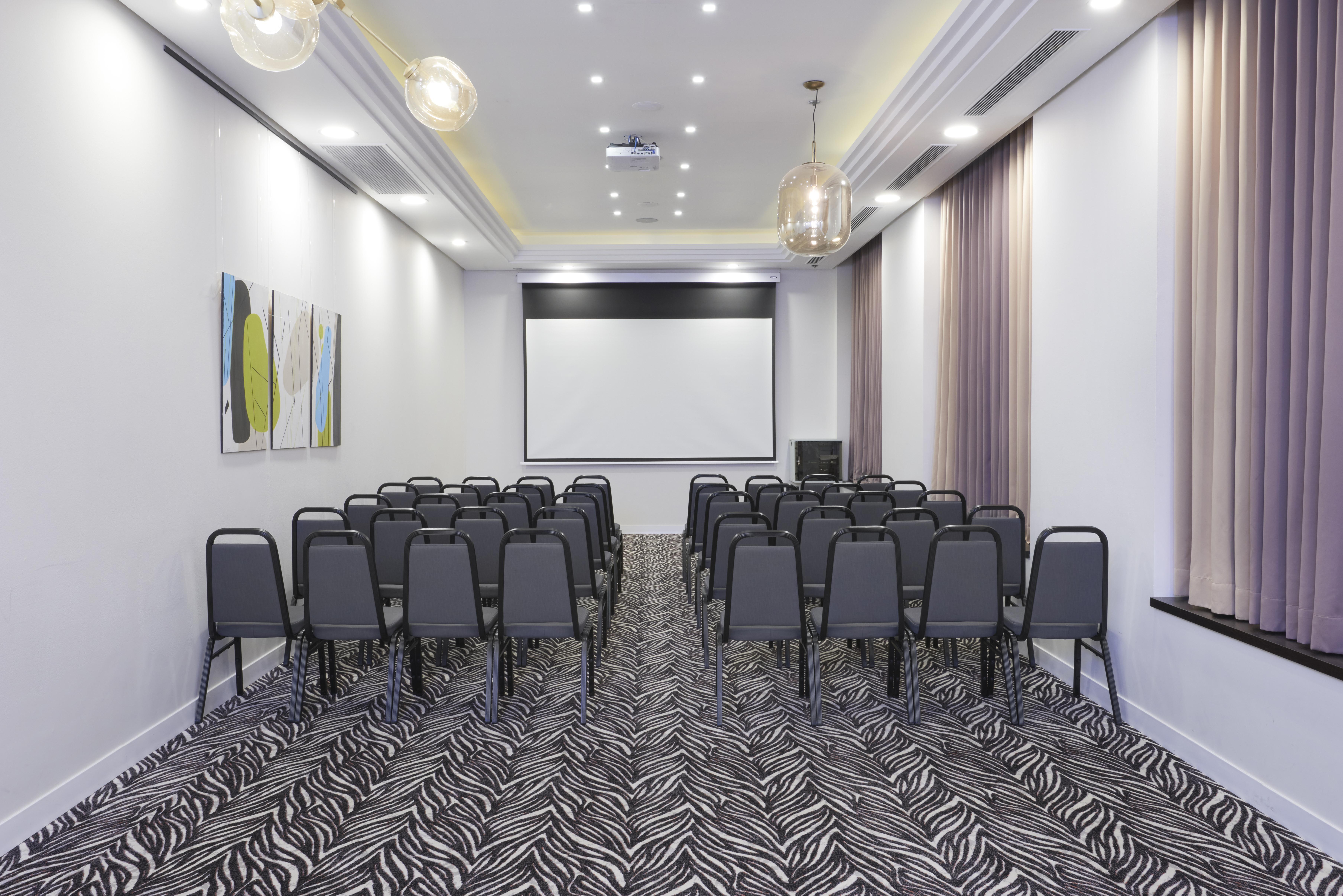 Leonardo City Tower Hotel Tel Aviv Giv'atayim Екстериор снимка Meeting room