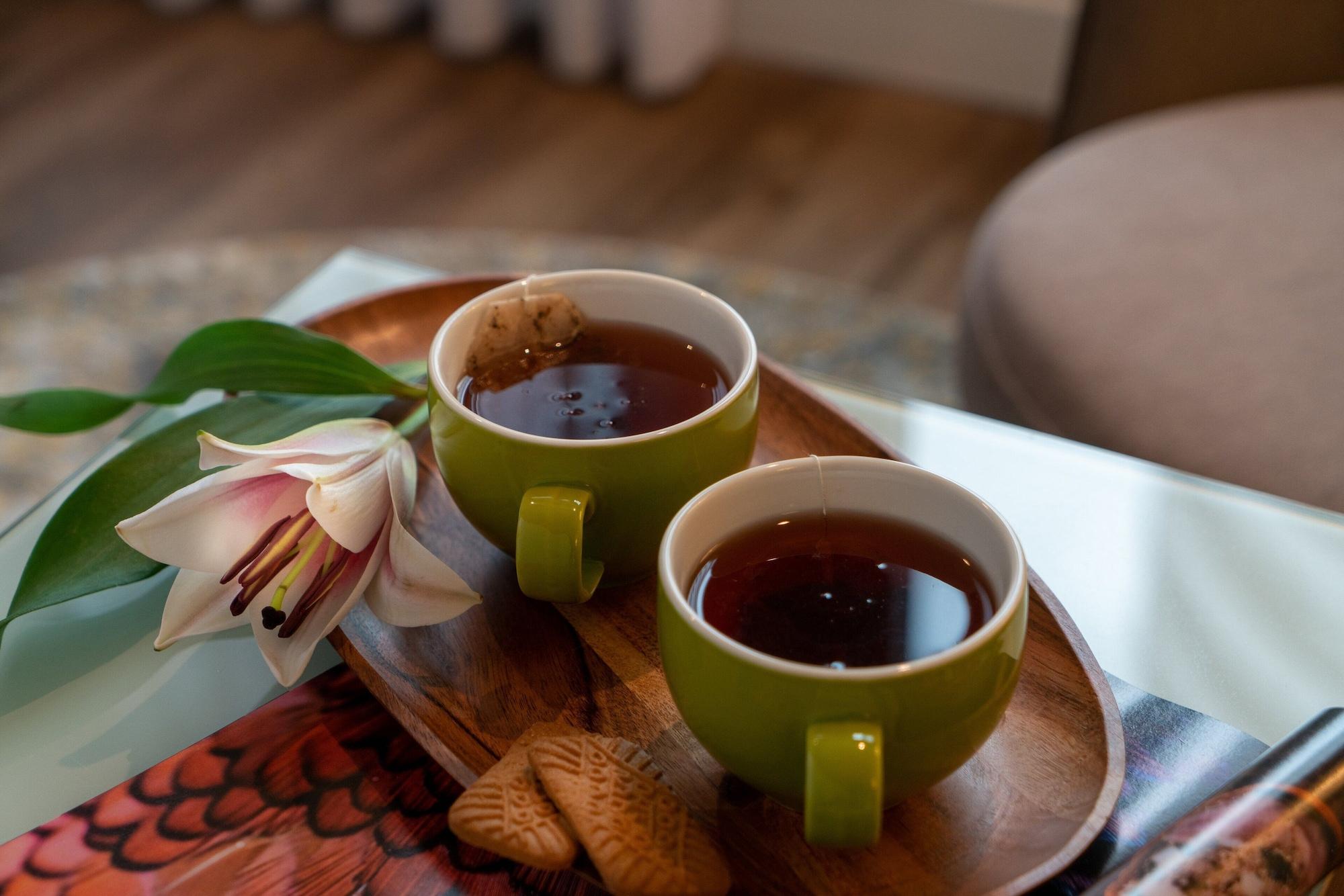 Leonardo City Tower Hotel Tel Aviv Giv'atayim Екстериор снимка Two cups of tea