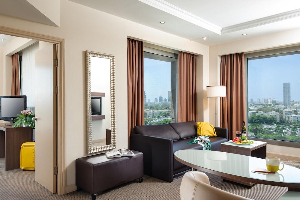 Leonardo City Tower Hotel Tel Aviv Giv'atayim Екстериор снимка A suite at the Hilton Tel Aviv
