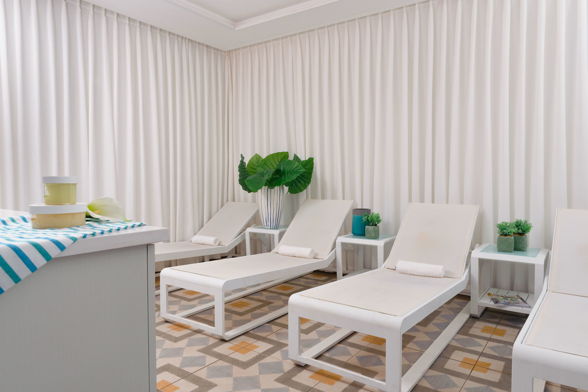 Leonardo City Tower Hotel Tel Aviv Giv'atayim Екстериор снимка Spa at The Ivy Hotel