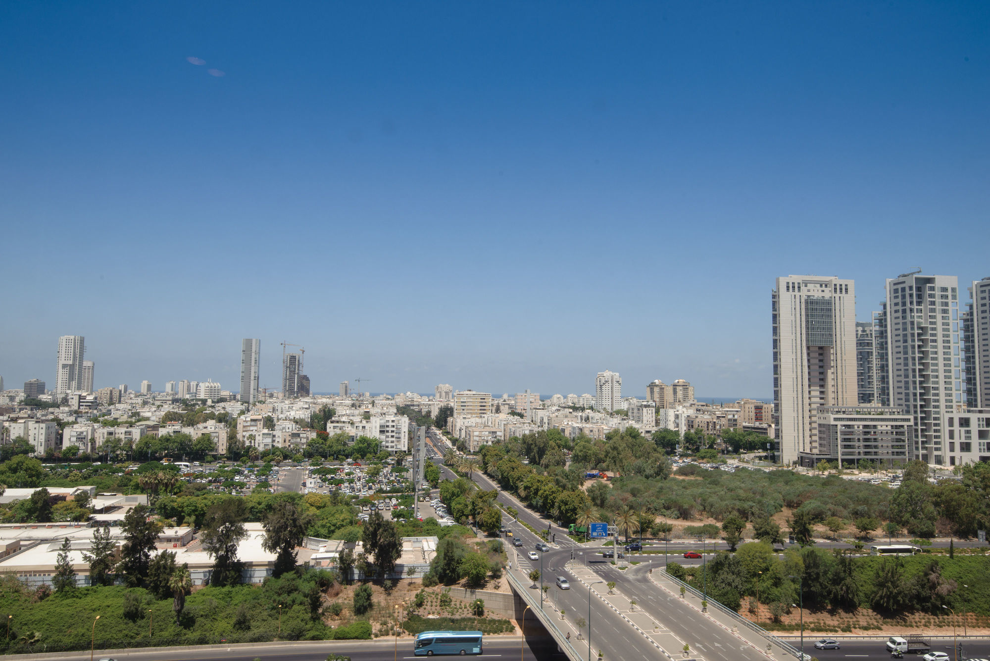 Leonardo City Tower Hotel Tel Aviv Giv'atayim Екстериор снимка View of Kiryat Jamir