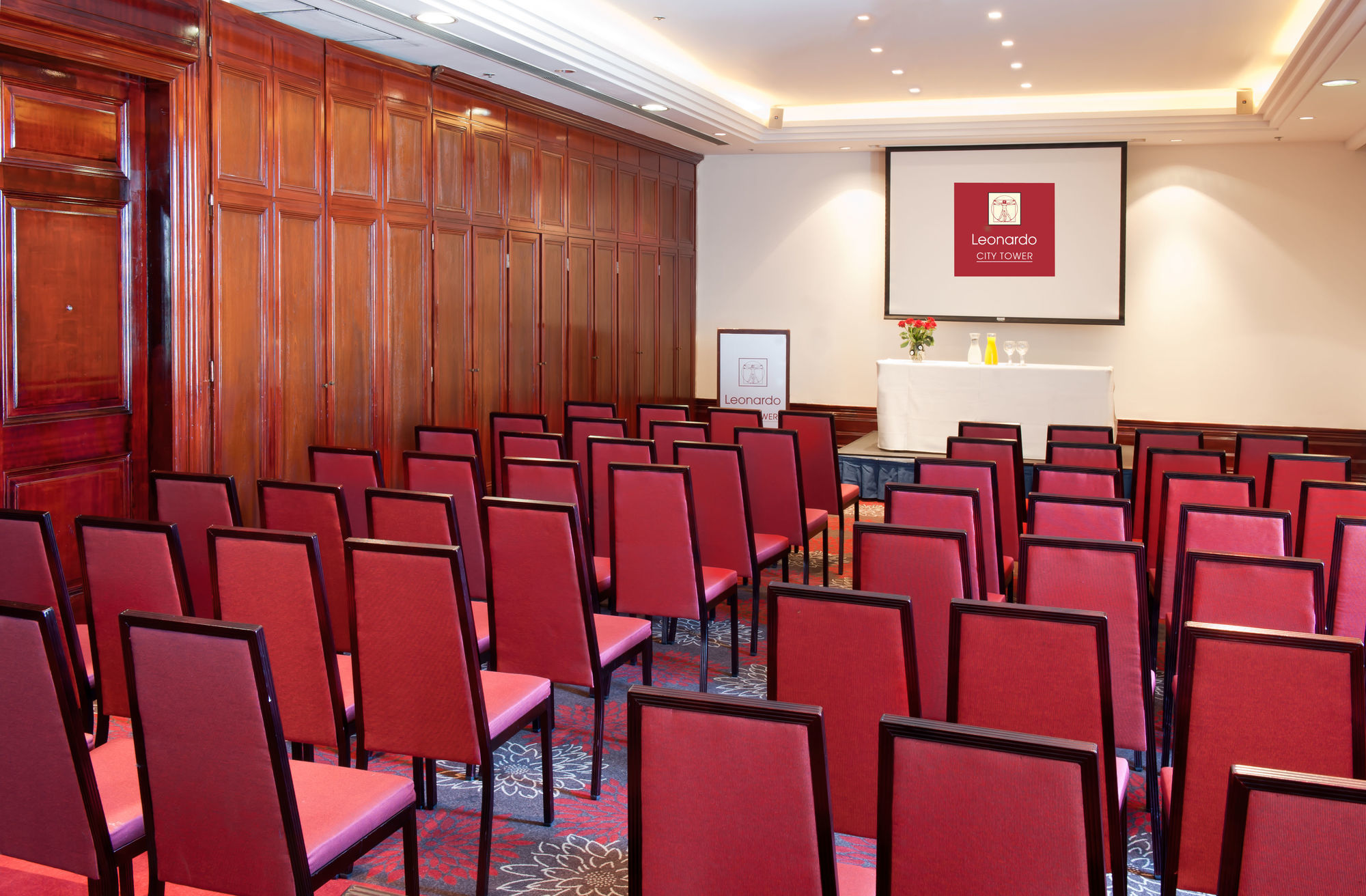 Leonardo City Tower Hotel Tel Aviv Giv'atayim Екстериор снимка Meeting room