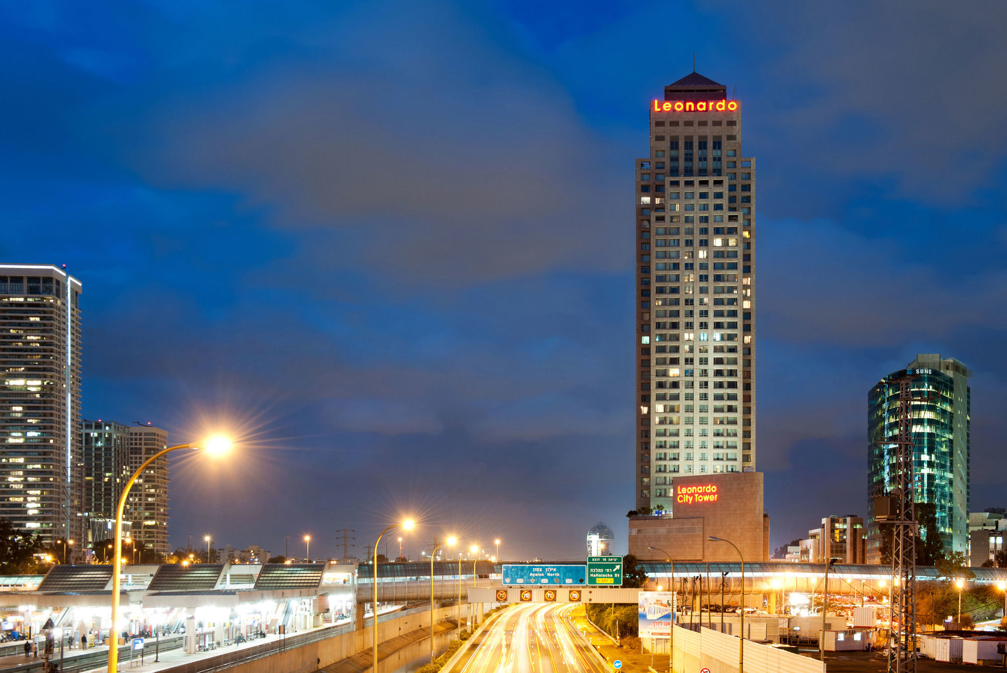 Leonardo City Tower Hotel Tel Aviv Giv'atayim Екстериор снимка Leonardo City Tower