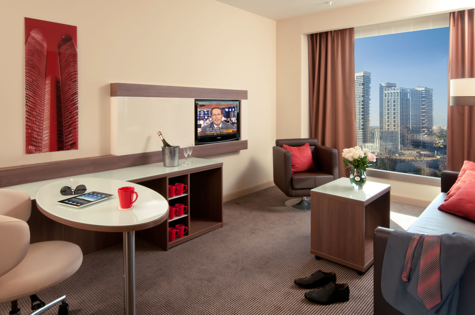 Leonardo City Tower Hotel Tel Aviv Giv'atayim Екстериор снимка A typical room at the Radisson Blu in Dubai