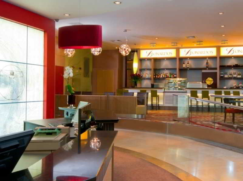 Leonardo City Tower Hotel Tel Aviv Giv'atayim Екстериор снимка The bar at the hotel
