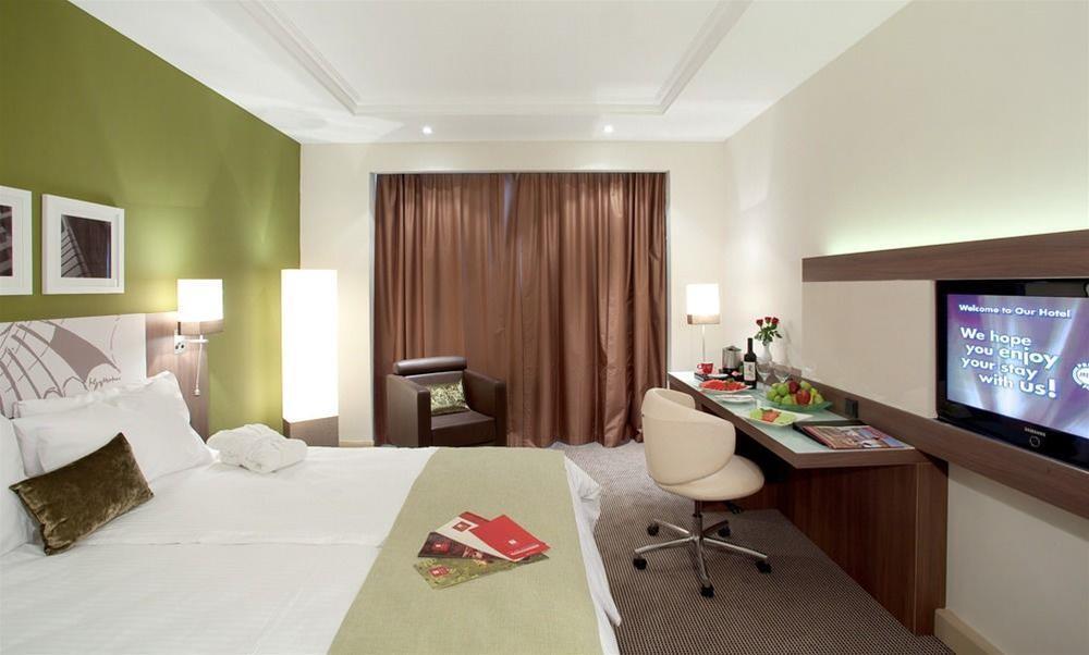 Leonardo City Tower Hotel Tel Aviv Giv'atayim Екстериор снимка A typical room at the hotel