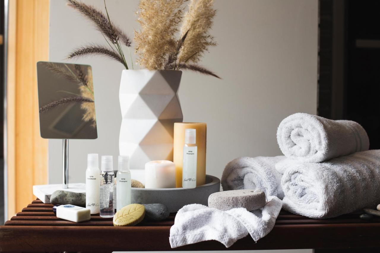 Leonardo City Tower Hotel Tel Aviv Giv'atayim Екстериор снимка Skincare products